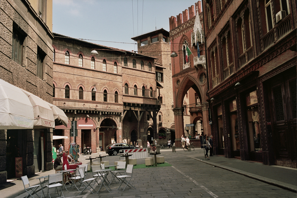 ../../../../../_images/russell-dyerhouse-bologna-italy-141.jpg