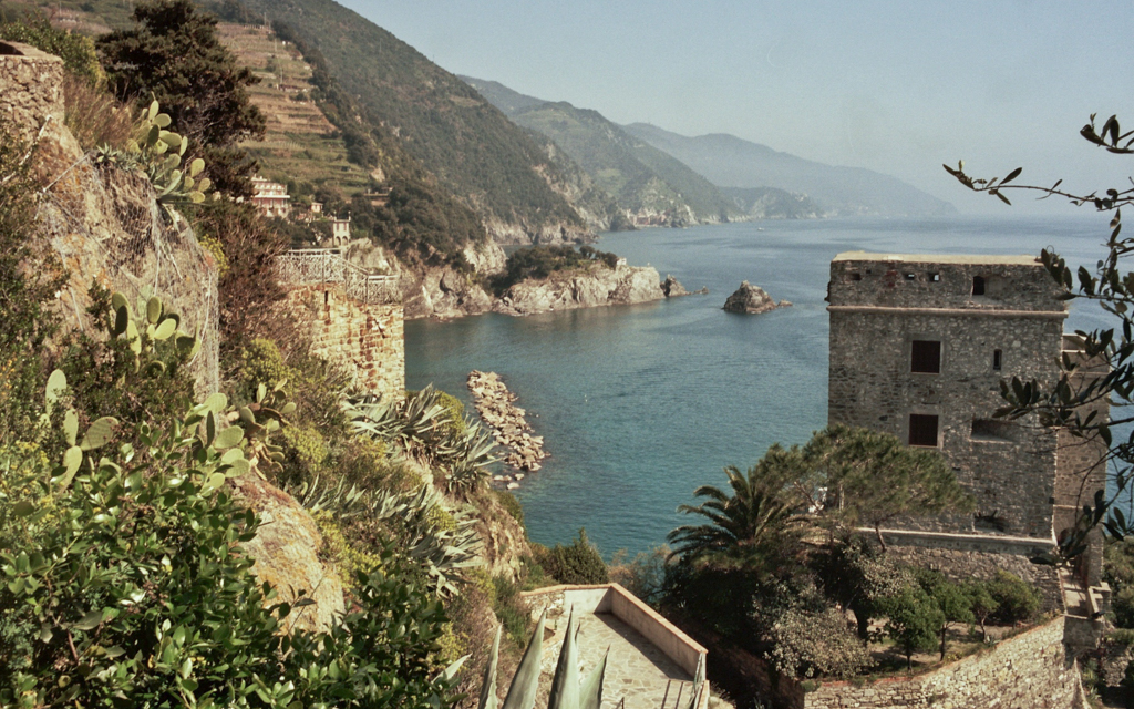 ../../../../../_images/russell-dyerhouse-cinque-terre-liguria-20110414-071.jpg