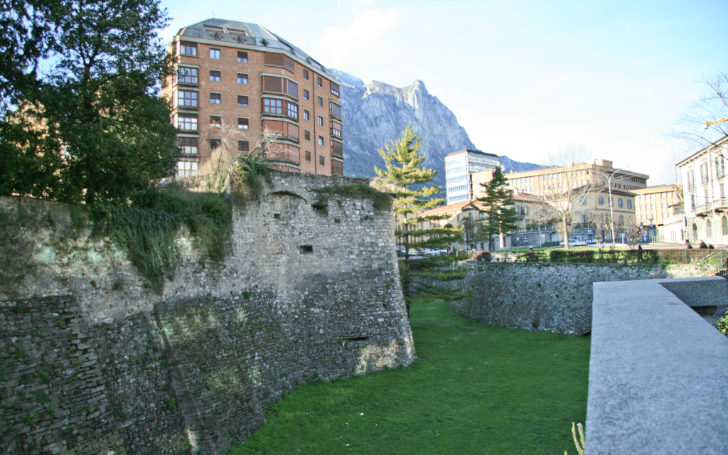 ../../../../../_images/russell-dyerhouse-lecco-lombardia-20080323-141.jpg