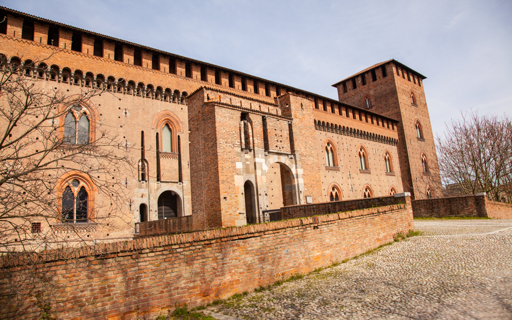 ../../../../../_images/russell-dyerhouse-pavia-lombardia-20100328-021.jpg