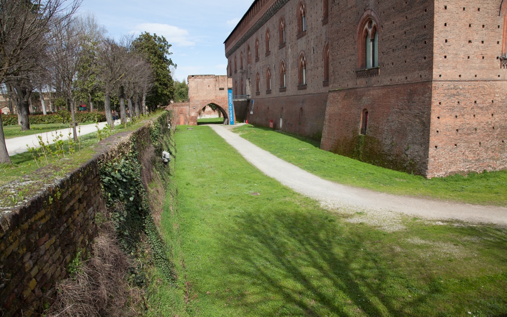 ../../../../../_images/russell-dyerhouse-pavia-lombardia-20100328-031.jpg