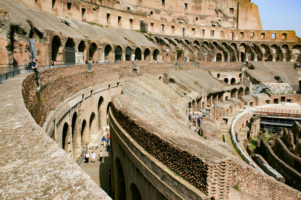 ../../../../../_images/russell-dyerhouse-roma-colosseo-041.jpg
