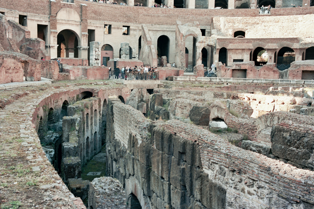 ../../../../../_images/russell-dyerhouse-roma-colosseo-061.jpg