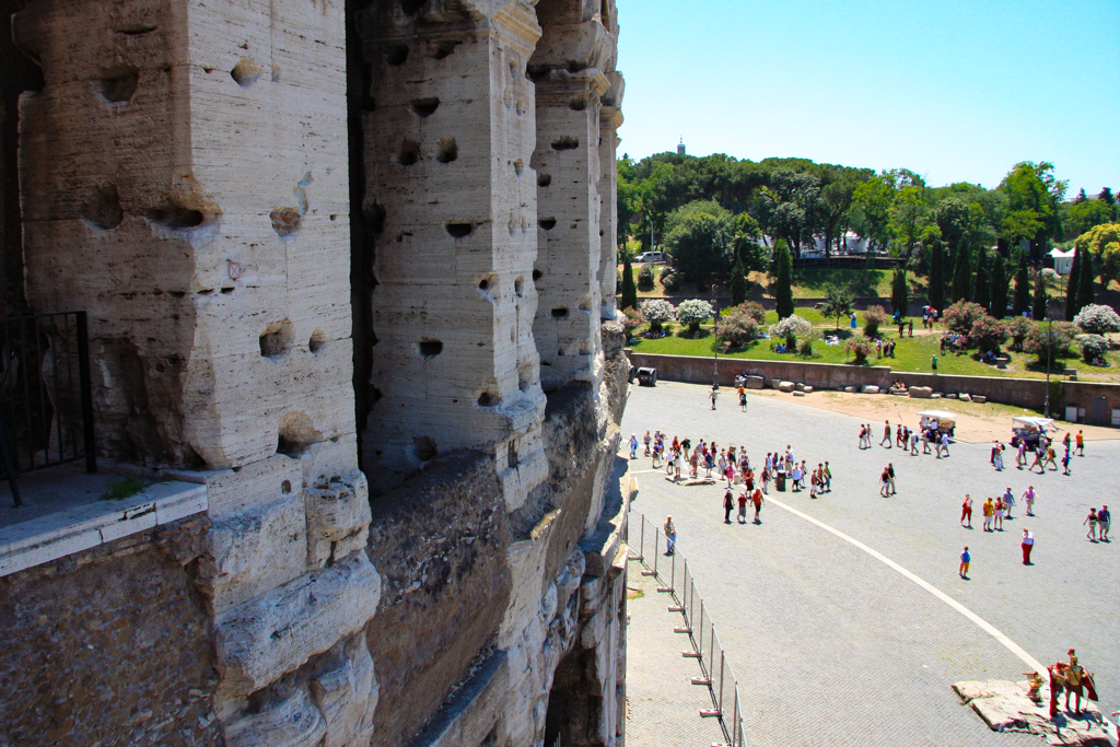 ../../../../../_images/russell-dyerhouse-roma-colosseo-091.jpg