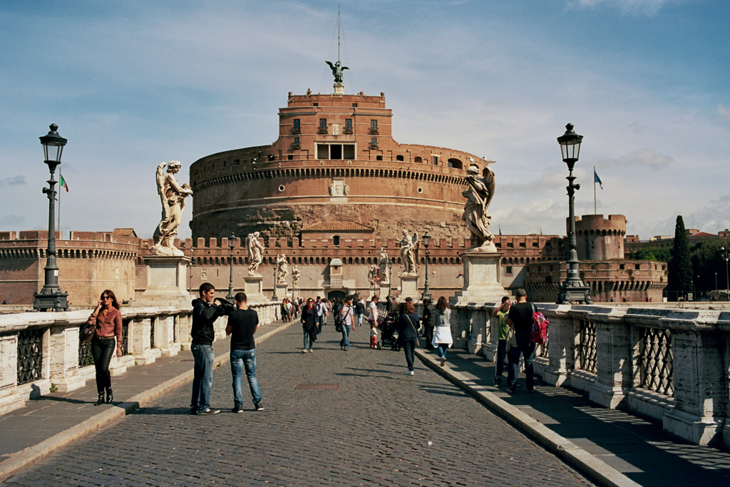 ../../../../../_images/russell-dyerhouse-roma-st-angelo-castle-021.jpg