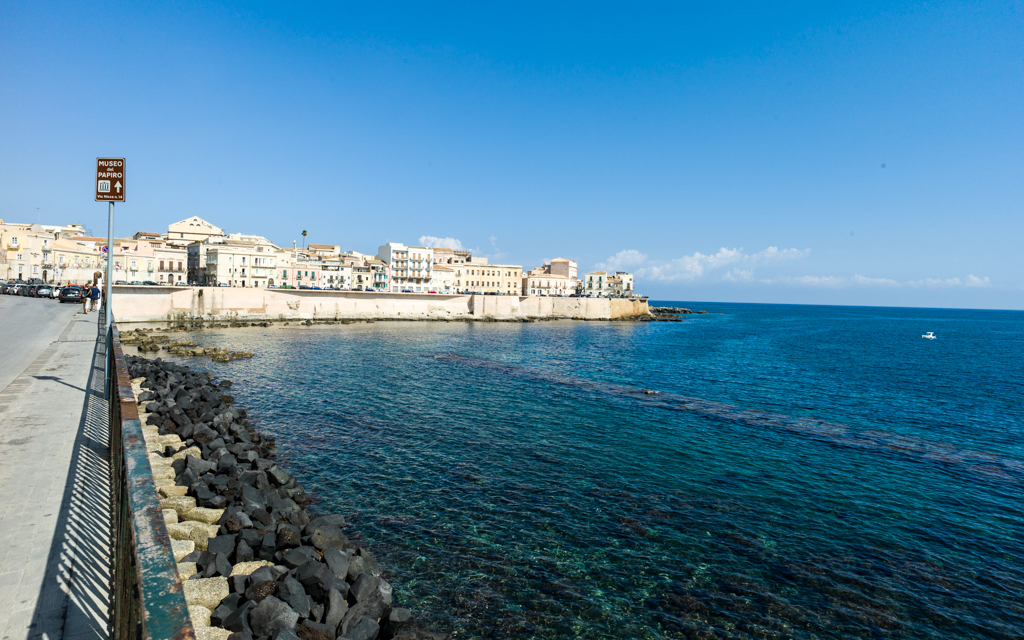../../../../../_images/russell-dyerhouse-siracusa-sicilia-20141003-041.jpg