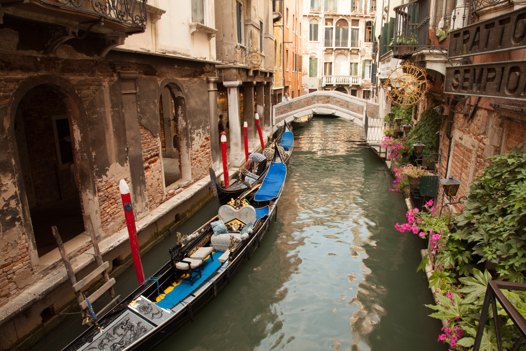 ../../../../../_images/russell-dyerhouse-venice-italy-061.jpg