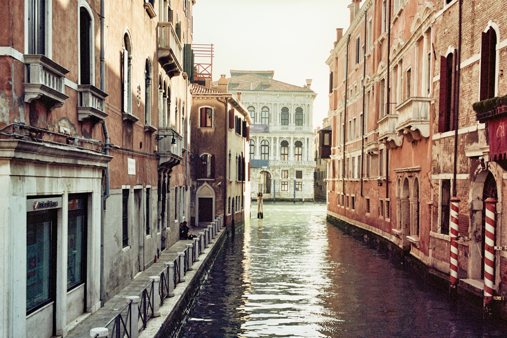 ../../../../../_images/russell-dyerhouse-venice-italy-181.jpg